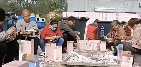 追星能有多疯狂?27W箱牛奶直接倒掉,《青3》撕开了综艺的遮羞布