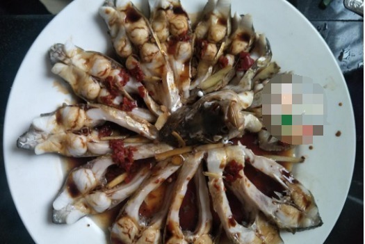 家人聚餐,这道家常蒸菜,蒸一蒸,8分钟上桌,鲜美到流口水