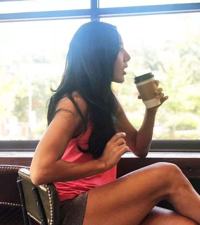 膝关节|同样是蜜桃臀和大长腿,深蹲与硬拉有哪些区别,为什么硬拉更好