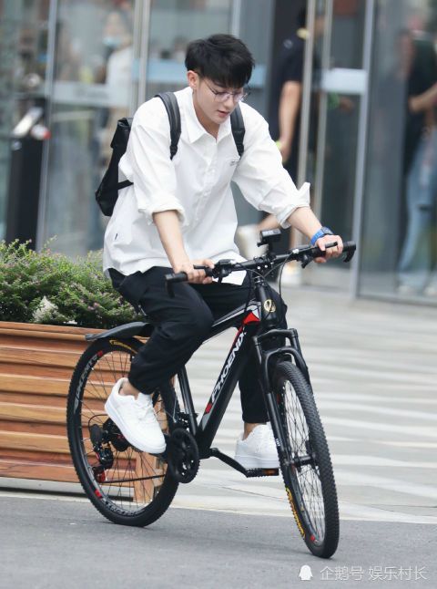 宋亚轩|《萌探》新路透，杨紫蒋欣笑哈哈，黄子韬白衬衫像学长，宋亚轩李汶翰似王子