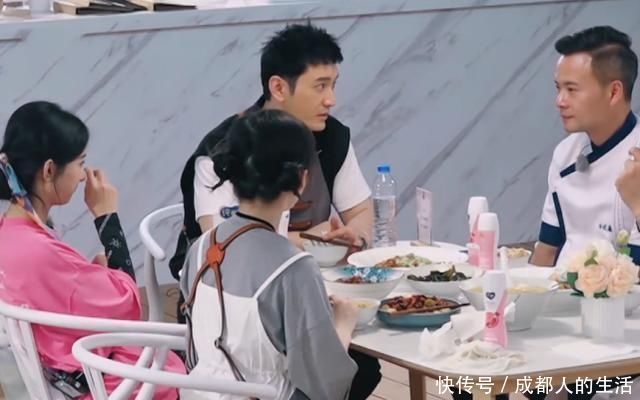 中餐厅的顾客要投诉听到顾客说的话,为黄晓明和赵丽颖捏把冷汗