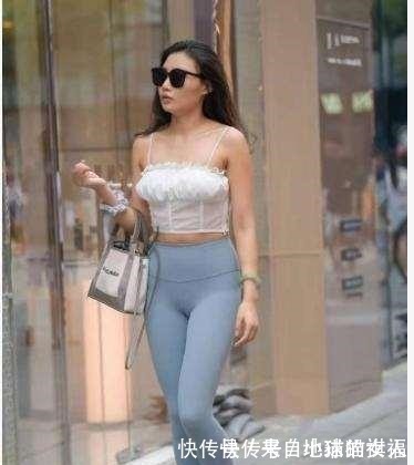 显高显瘦 穿着打底裤俏皮又活泼,淑女风中又增添几分小性感,减龄又大气!