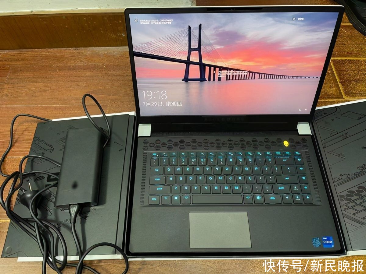 杨浦公安分局|电竞比赛就要开战，选手的笔记本电脑竟不见了