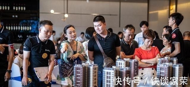 手握|国家或将推行“房产税”，手握多套房产的家庭，未来该怎么办？