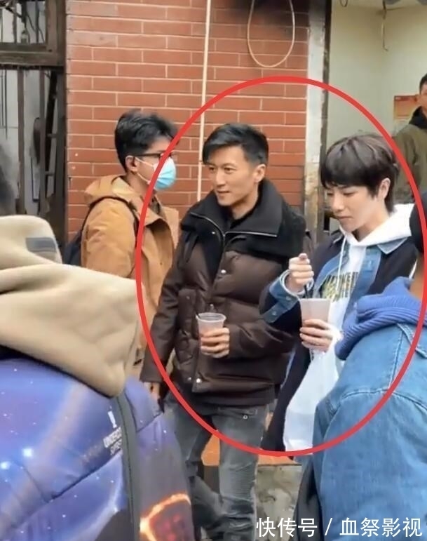 華晨宇武音錄《味道》,和謝霆鋒熱聊拿勺子超可愛,請吃早餐超暖