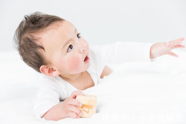爸爸妈妈|如何帮助宝宝发育提供环境创造机会,锻炼宝宝这几个方面的能力