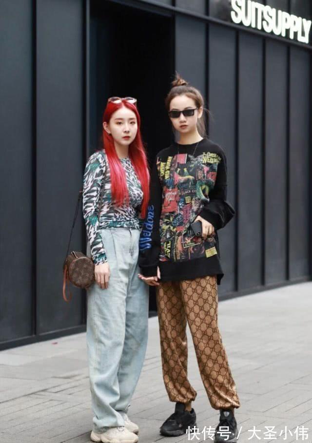 街拍|美女街拍:女神打扮清爽优雅,潇洒,有一种青春的气质