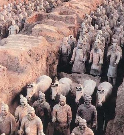 考古专家|秦始皇陵一小型陪葬墓中,发现99处墓葬,都是年轻女性,真惨