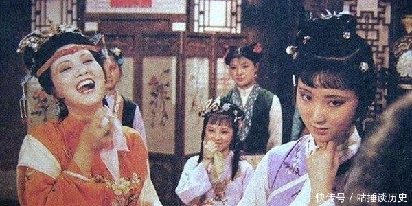  对黛玉|王熙凤初见黛玉，优秀的表演功底就压服了贾府上下众人