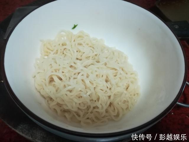 春季的晚餐,我家隔三差五就吃它,补充维C还下火,孩子超爱吃