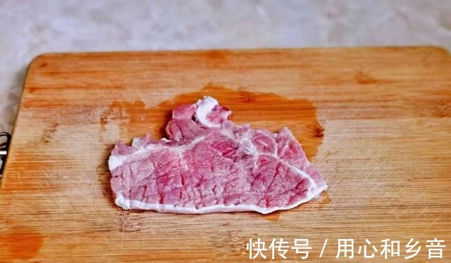 在家做正宗的上海秘制大排,肉香四溢,甜而不腻,好吃到停不下来!