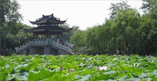 中年|我国第一个免费开放的5A景区,节假日人满为患,人民币上都有它!