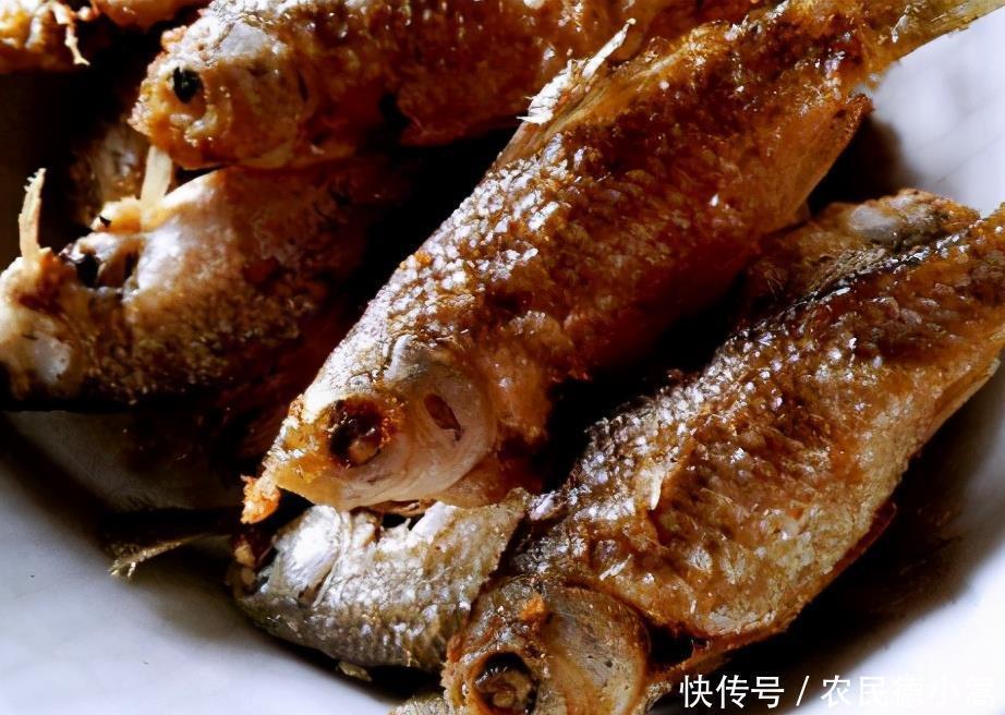 大厨|炸小鱼时，有人裹粉有人挂蛋液，大厨：教你正确做法，香酥不回软