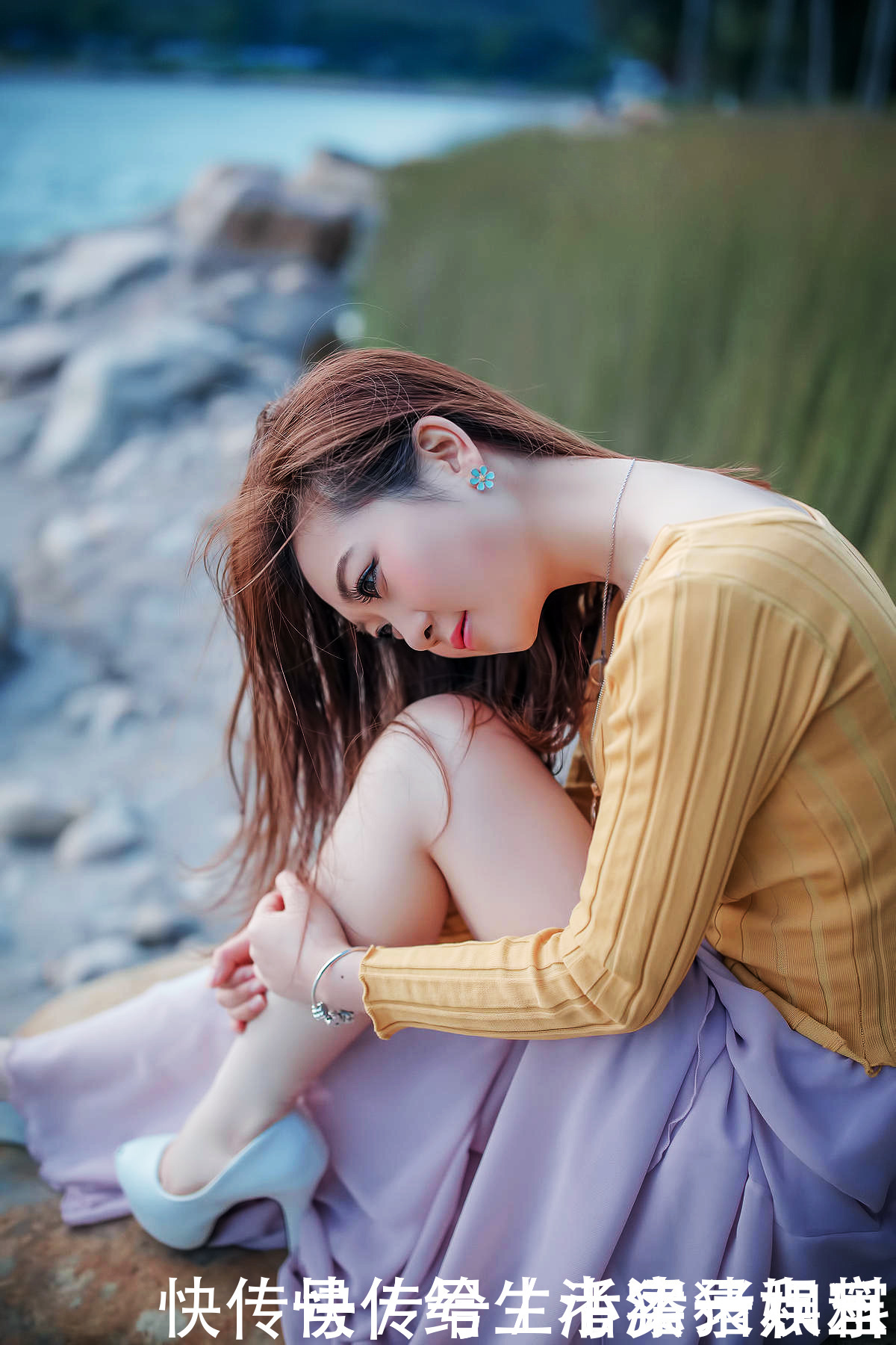 长发|长发美女黄色小衫丝质长裙海边清新写真美极了