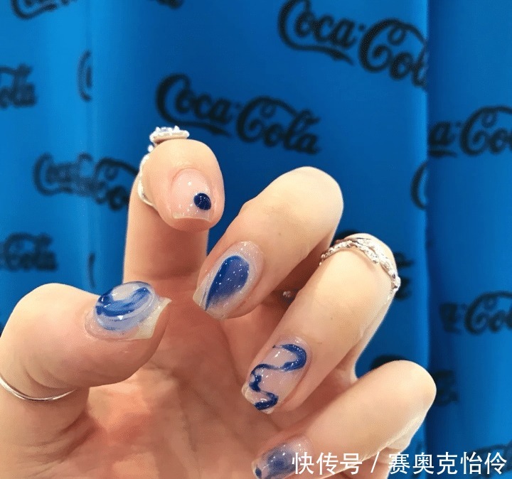 温柔可爱的果冻感美甲，拿图去做！