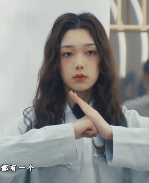 张艺凡向希林撒娇，不叫她大名不叫队长，听清叫啥，真假感情一目了然