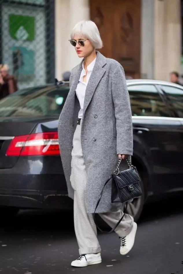 不管大衣还是羽绒服，女人少买黑色，这几种颜色更高级，好看减龄