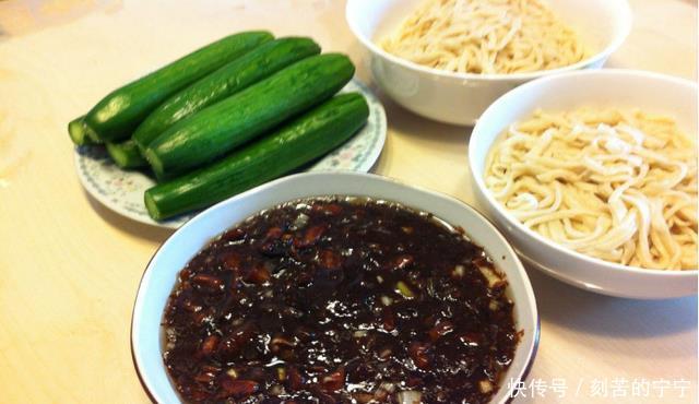 分享老北京炸酱面最正宗的做法,不出门就能吃到北京美食,太美味