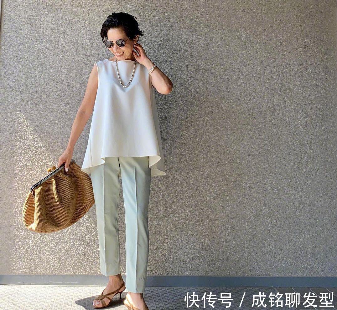 女性|这才是适合60女性的减龄穿搭,不花哨不扮嫩,自然老去也很美