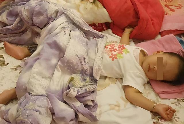 宝妈|宝宝睡觉时喜欢“滚来滚去”?是在发出3个信号,宝爸宝妈要读懂