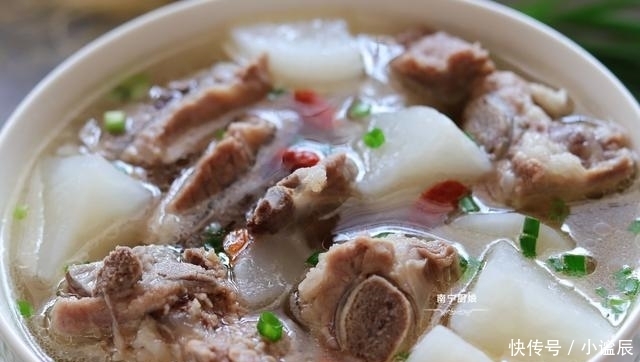 白萝卜排骨|它是人人吃得起的“小人参”,拿来炖汤喝,鲜甜滋补、润肺化痰