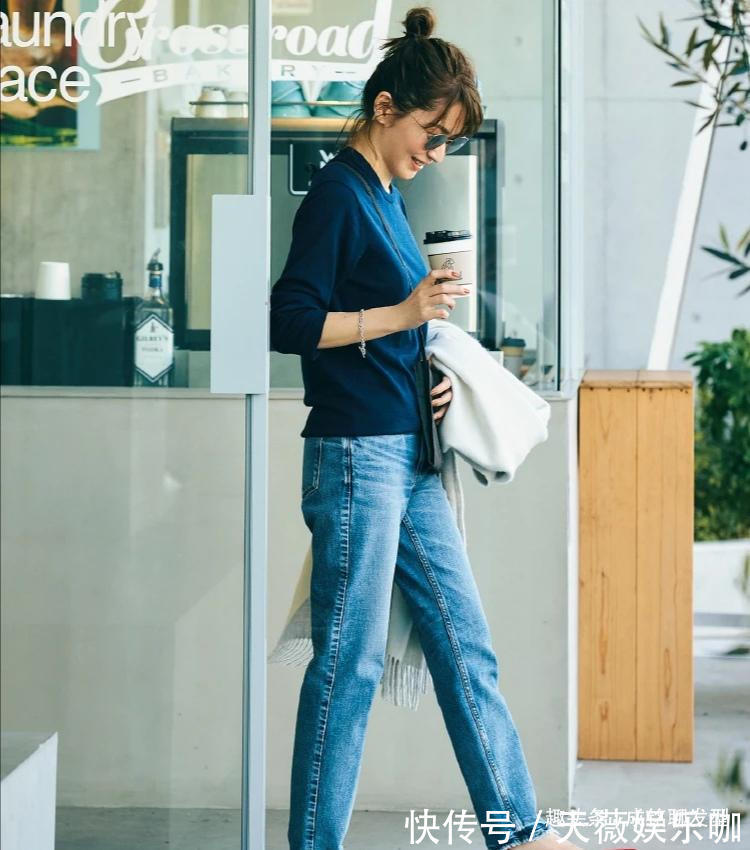 套头 奔四奔五的时髦女人,都喜欢用针织衫搭配,减龄百搭又显气质