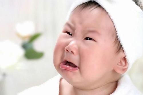 李奶奶|为什么宝宝看到“某个人”会突然大哭?不是迷信,父母要心中有数