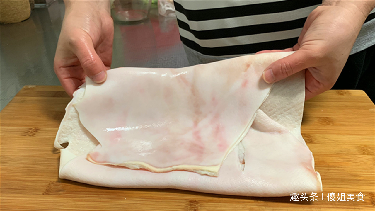 猪皮如此吃才叫香，我家隔三差五做来吃，麻辣爽口，好吃的停不下