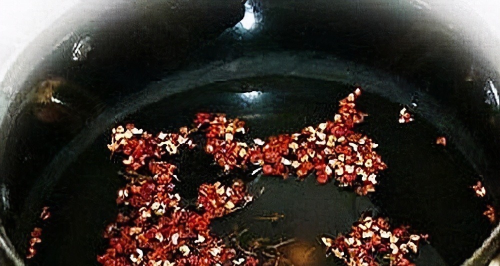 腌黄瓜，先放盐就错了，家里奶奶教我这样做，20斤黄瓜都不够吃