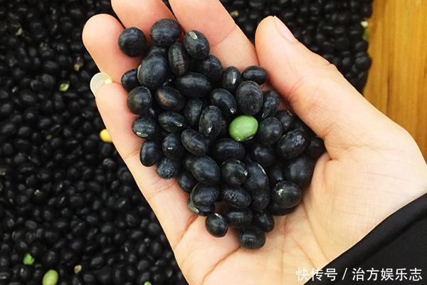 排尿困难|不论男女,每天吃一勺醋泡黑豆,几个好处或会主动找上你