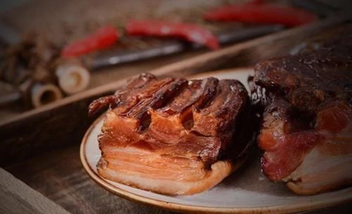 五花肉|腌腊肉,放多少盐合适?多加2样,腊香十足,筋道好吃,1年不发霉