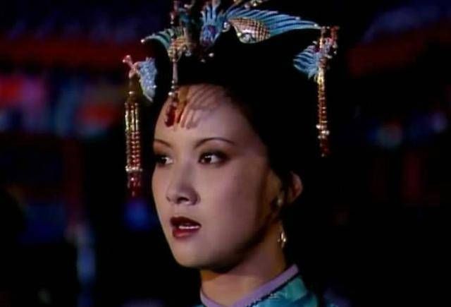 王熙凤|贾母最喜欢的3个人,一个是宝玉一个是贾兰,另一个竟然是恶人