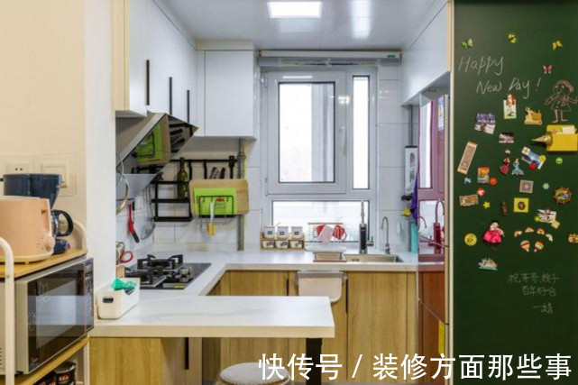 收纳|90平现代简约三居室，门口玄关设计温馨实用