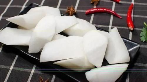 水分|做萝卜馅的饺子时，萝卜别焯水，教你正确做法，饺子馅香多汁