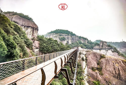 老年|浙江有个老牌景区，架在悬崖间的桥造型都很“奇怪”，变成新网红