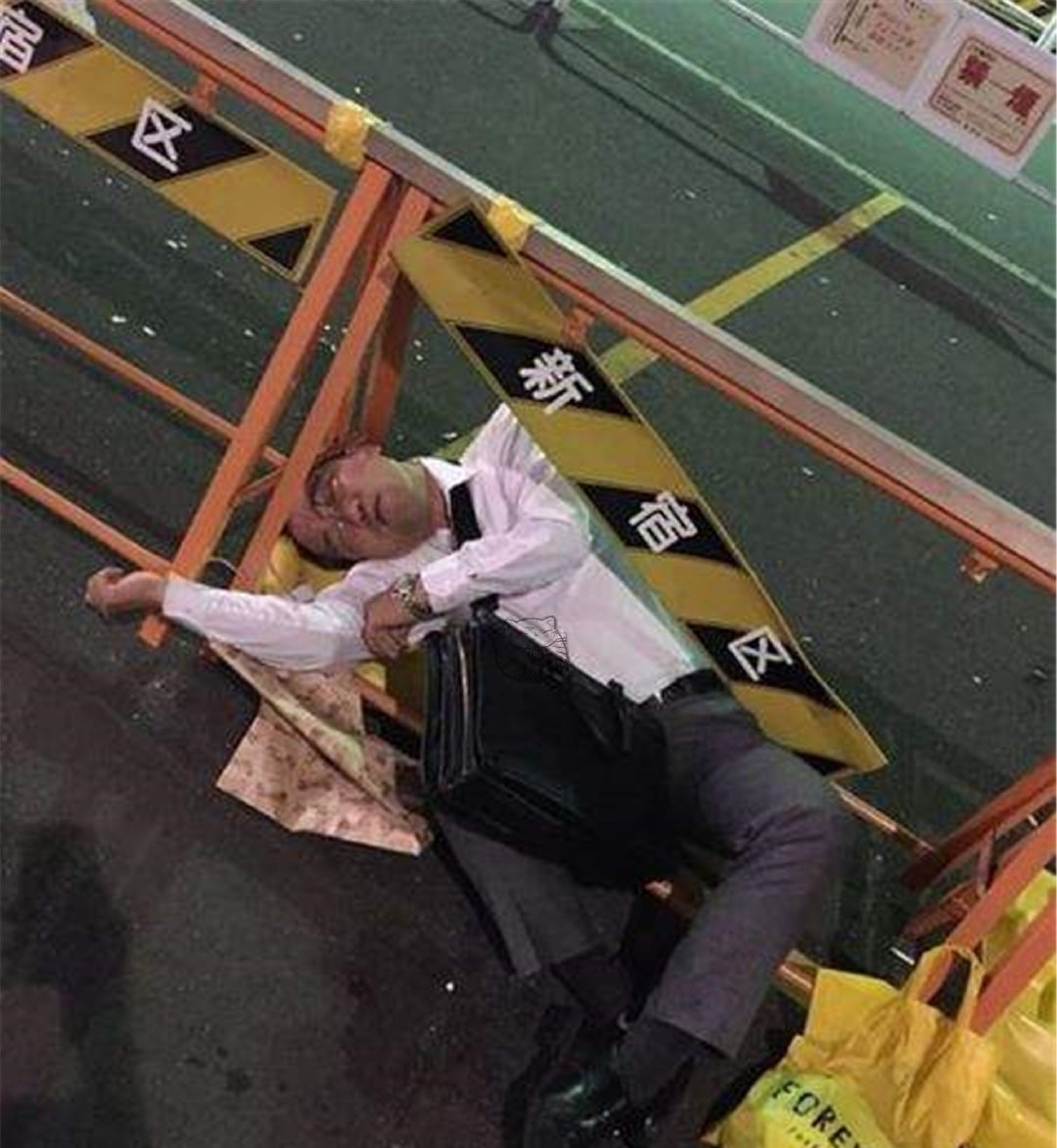|既心酸又搞笑，网友分享的东京街头宿醉照片一览