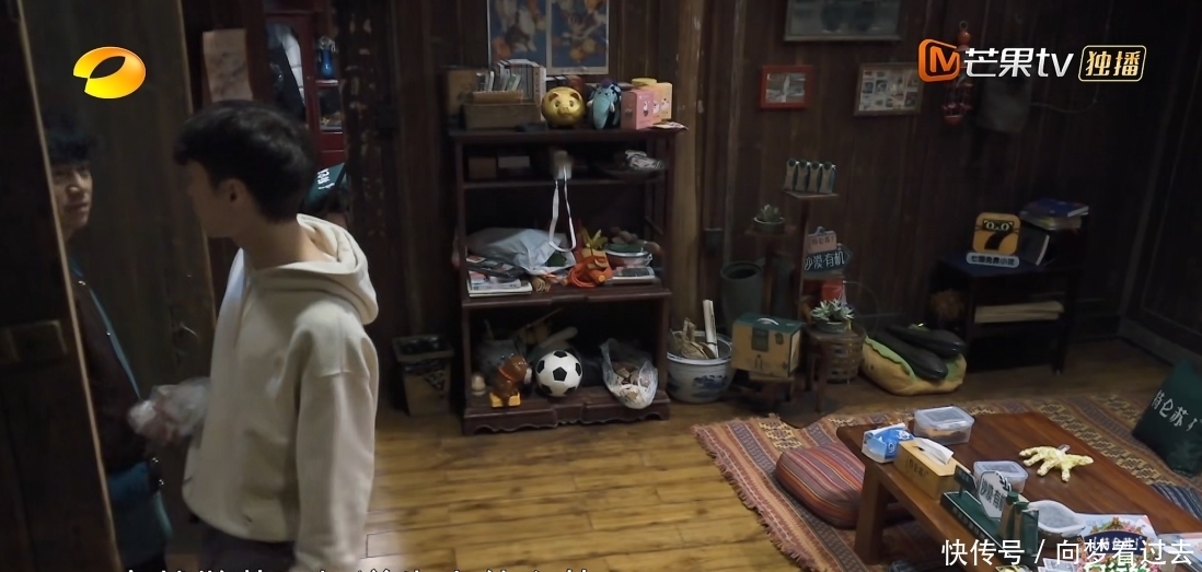 张艺兴|看过杨紫李诞对张艺兴的评价,才知道观众吐槽他不会生火恶意好大