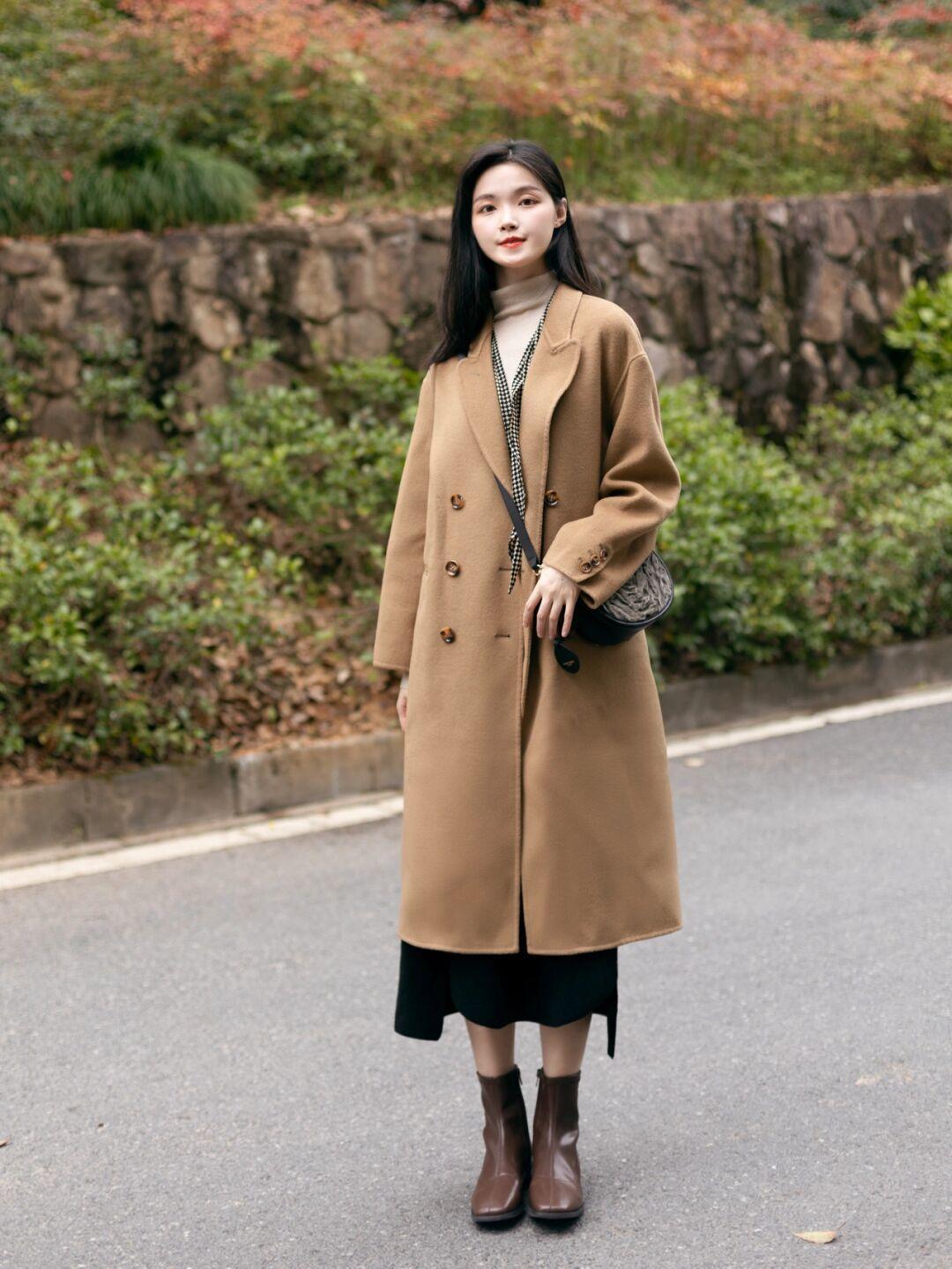 博主 冬季就适合穿“大地色大衣”,成熟稳重又显气质,谁穿都洋气