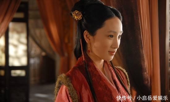  暗示|林黛玉薛宝钗谁是女一号？十二钗副册又副册都有暗示，不是并列