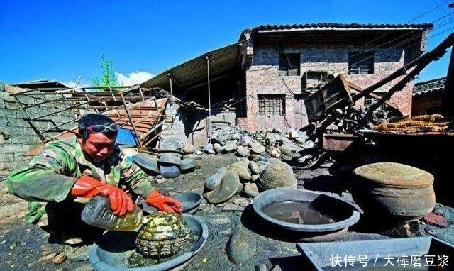 一文不值|这里的石头从一文不值到稀世珍宝,全村人不种地,全都疯狂捡石头