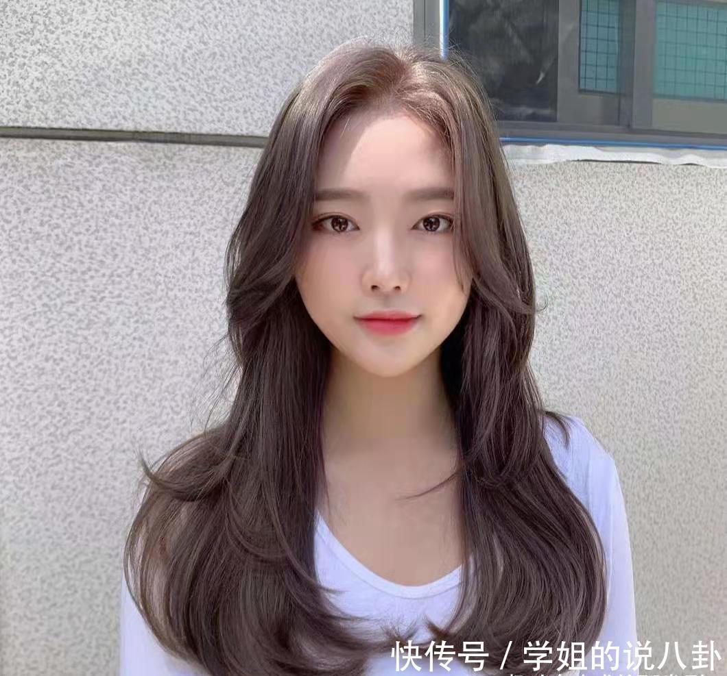 发尾|不用打理都好看的4种发型,简约时尚又减龄,衬托五官又显脸小