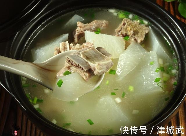 白萝卜|炖这道汤给家人喝,鲜美营养,应季而食