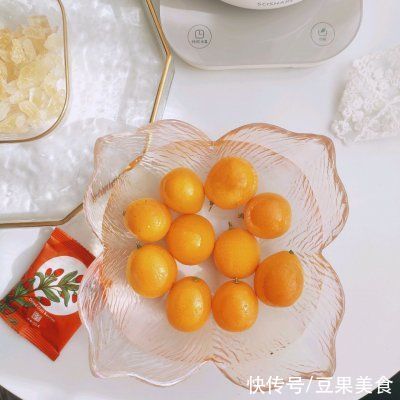 金桔雪梨汤，清肺润肺又解腻