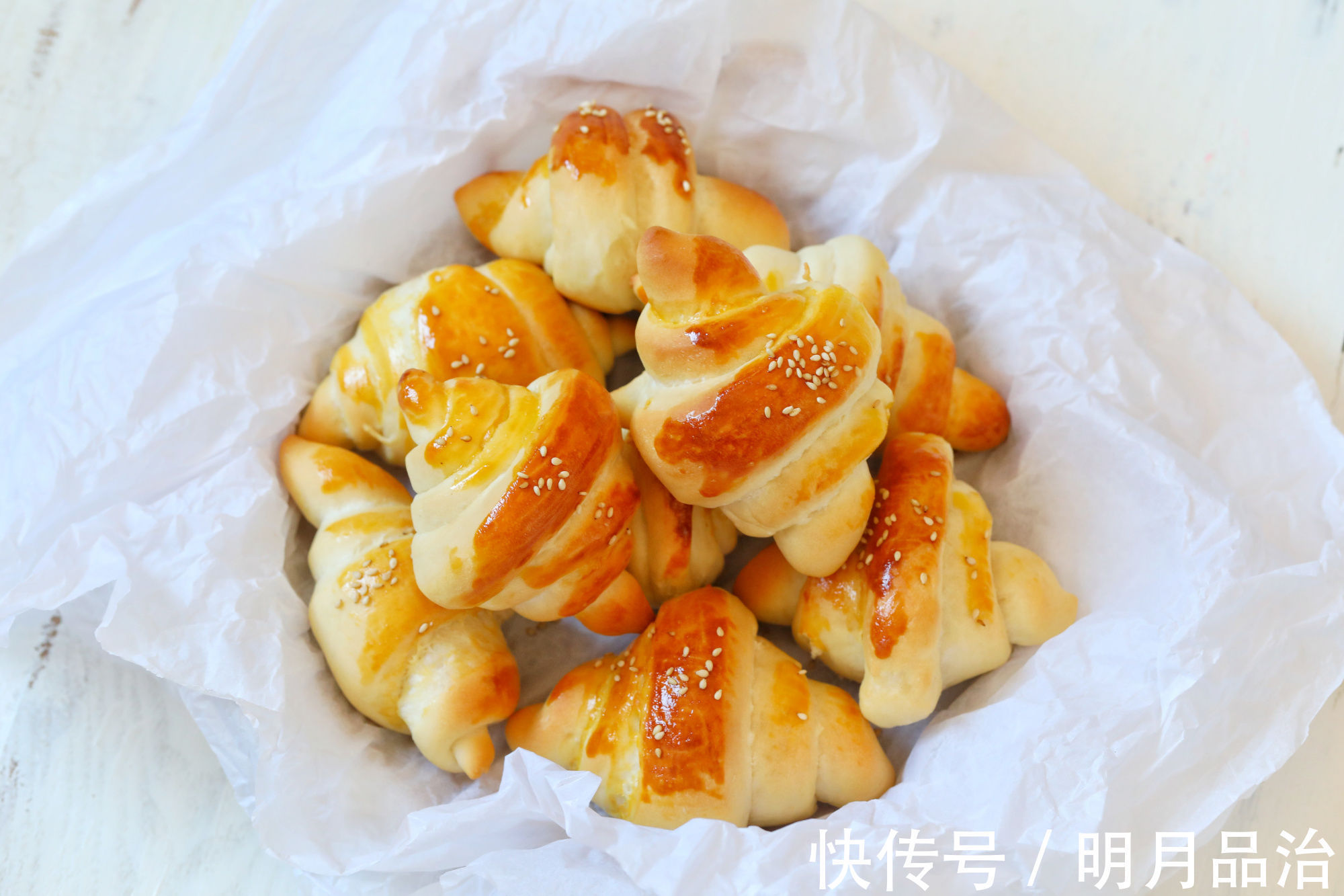 不用黄油也能做的面包,松软好吃,奶香浓郁,孩子早餐最喜欢它