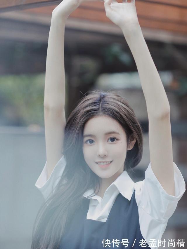 制服 JK制服学生裙正装也很好看,美女穿起来很有青春气息,安静甜美