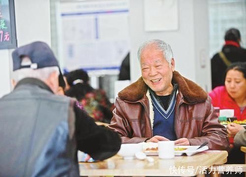  研究|“吃得少一点，人更年轻活得更久一点”，德国研究告诉我们答案