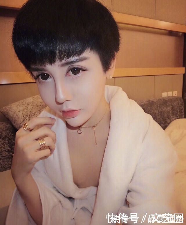 丝丝沈|美女网红嘴唇肿得像香肠五官比例失调,被嘲整容过度像刘梓晨孪生妹妹