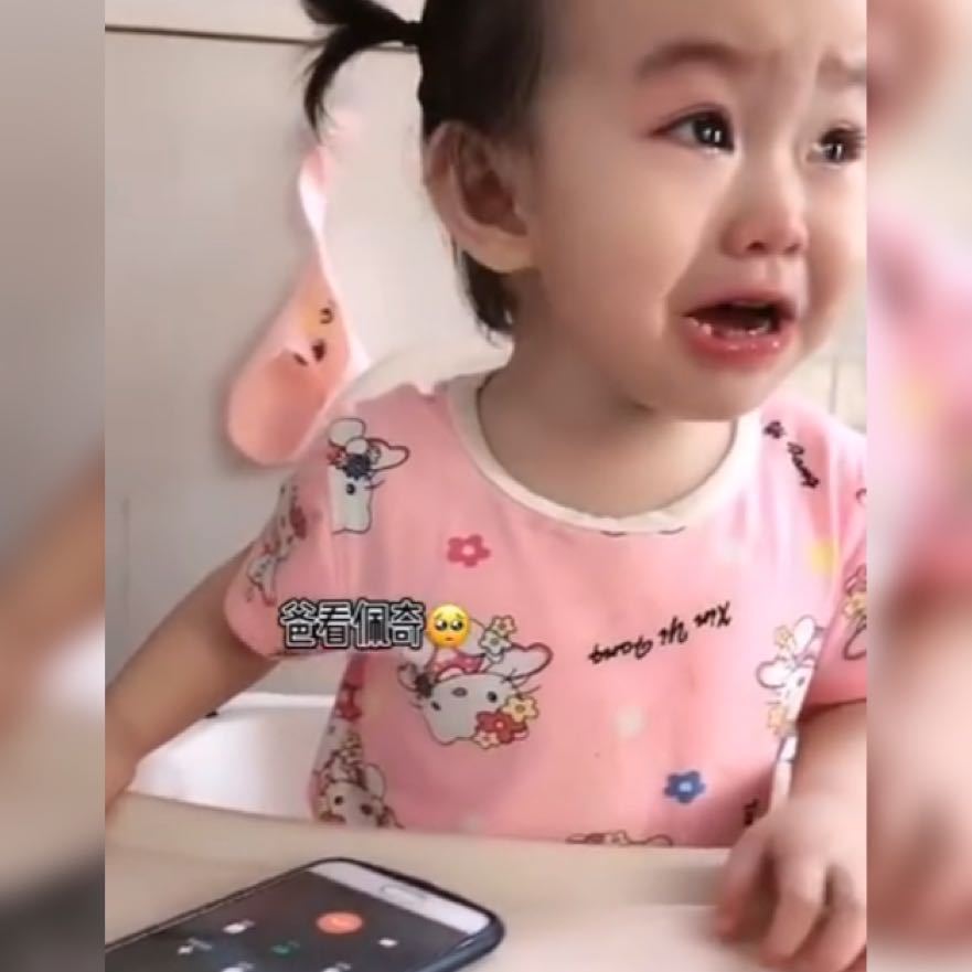 妈妈|萌娃非要看电视,被妈妈拒绝给爸爸打电话告状,谁料爸爸反应亮了