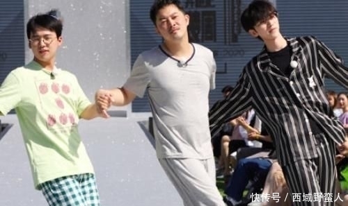 跑男团私下聚餐被拍，蔡徐坤微醺，郭麒麟老成，baby表情依旧