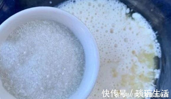 最近迷上吃“它”,无需烤箱,一拌一蒸就出锅,香甜丝滑,真好吃